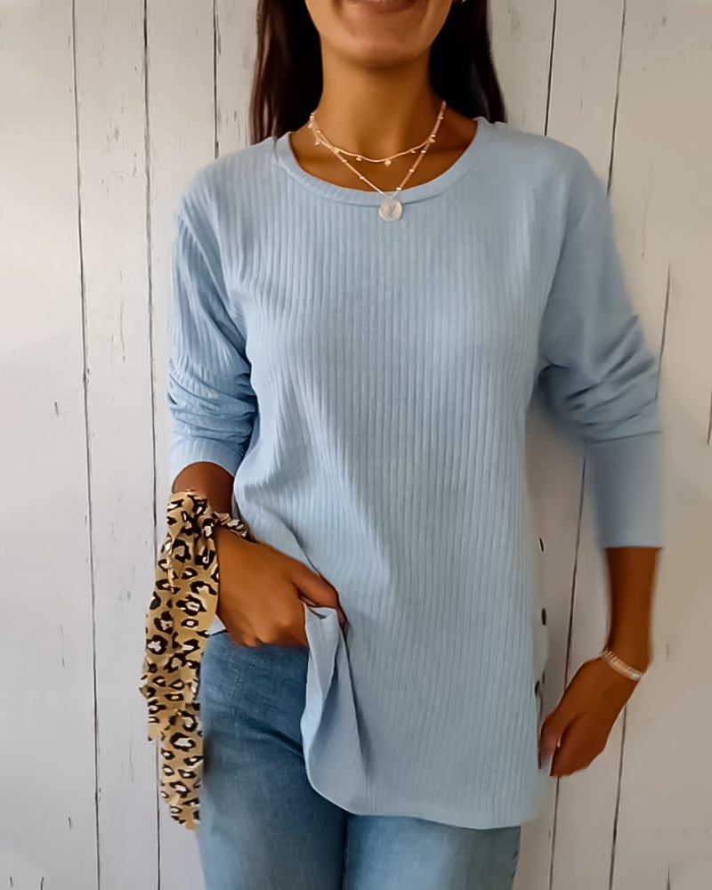Pullover rosa donna con girocollo e maniche lunghe. Offre comfort e stile casual per le giornate autunnali.