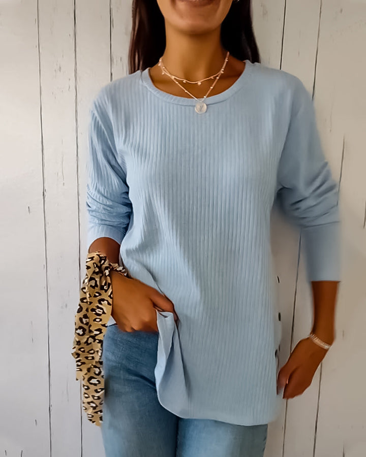 Pullover rosa donna con girocollo e maniche lunghe. Offre comfort e stile casual per le giornate autunnali.