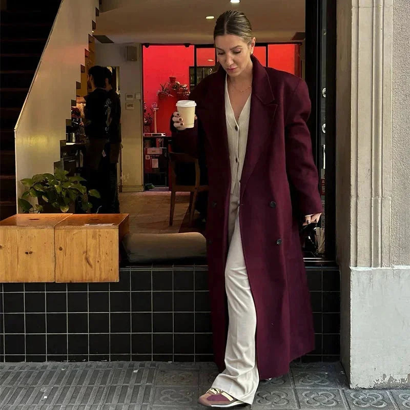 Capospalla elegante: trench donna oversize lungo con revers ampi, disponibile bordeaux e verde oliva.
