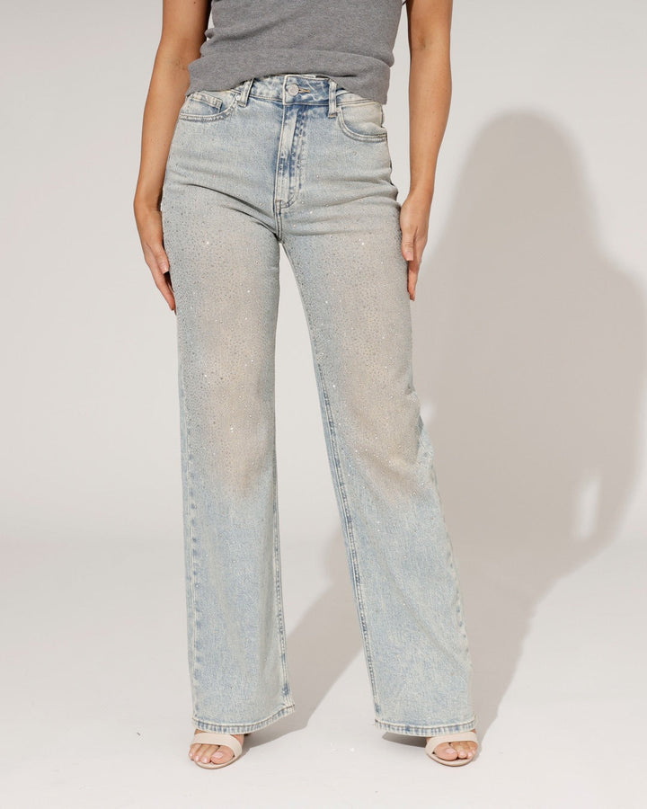 Look trendy con jeans donna blu a gamba larga dritta. Comfort e stile versatile per il tuo guardaroba.