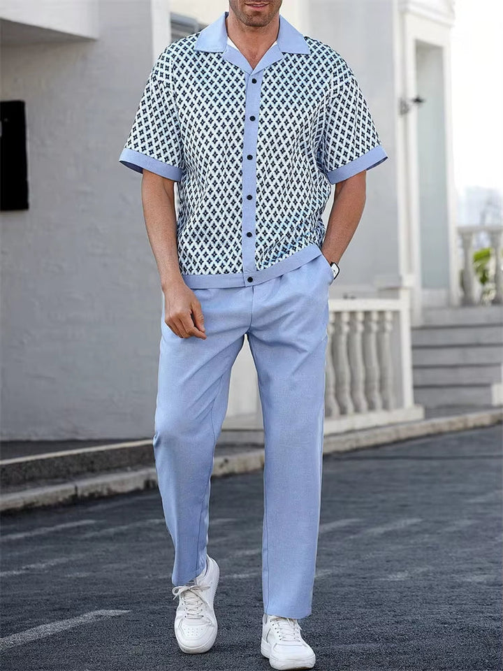 Completo estivo uomo due pezzi geometrico, versatile per outfit casual o da spiaggia.