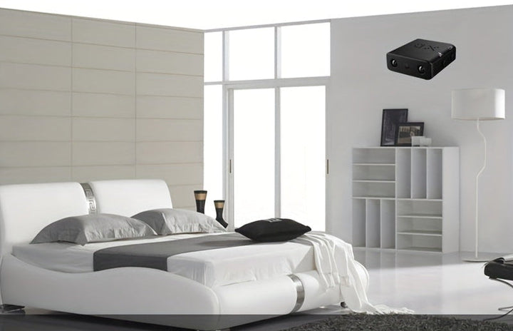 Telecamera mini 1080P per casa, con visione notturna e design compatto per facile installazione.