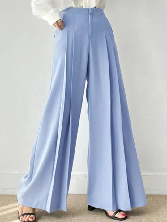 Pantaloni larghi donna con pieghe, vita alta. Perfetti per un look elegante e confortevole in inverno.