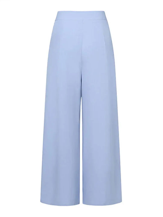 Pantaloni invernali donna a vita alta, gamba larga, con pieghe. Look elegante e moderno.
