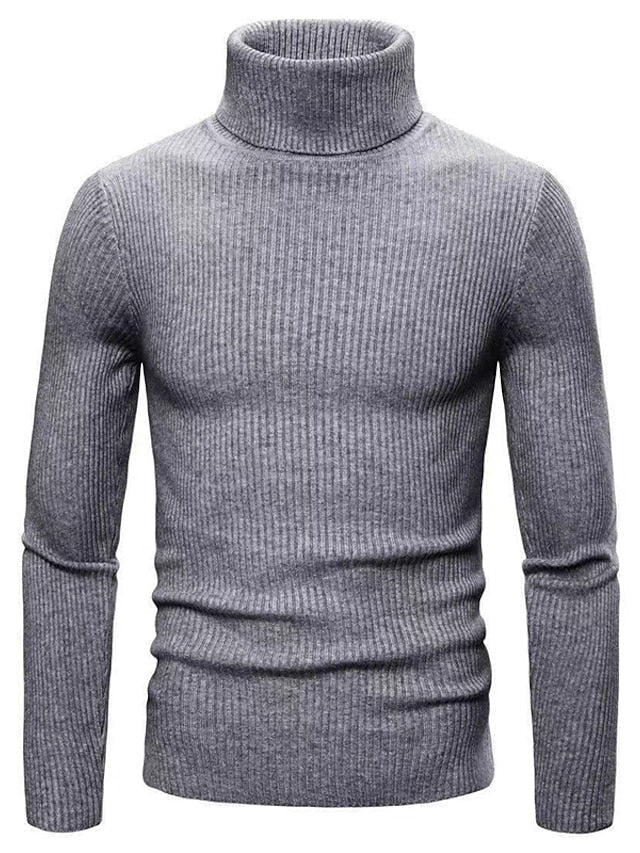 Dettaglio del tessuto morbido del maglione uomo a girocollo, evidenzia comfort e qualità.