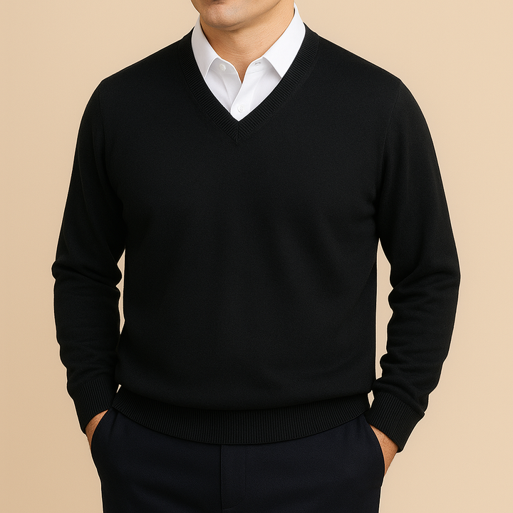 Maglione uomo scollo a V, versatile per outfit da ufficio o look casual elegante e moderno.