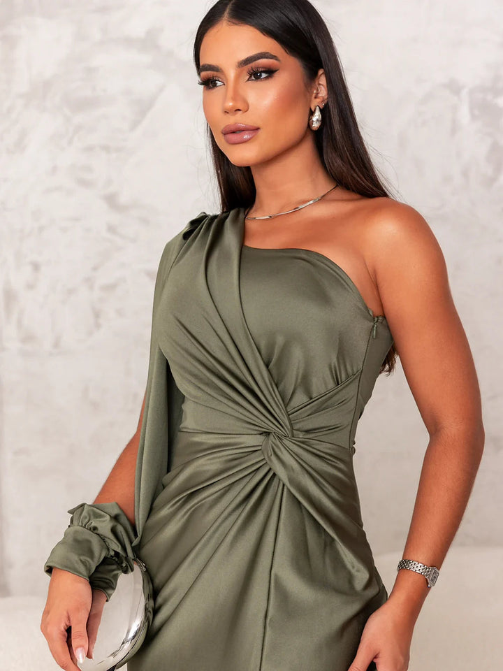 Vestito lungo donna turchese satinato, monospalla e spacco laterale, per un'eleganza raffinata.