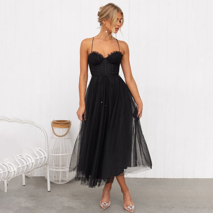 Abito da donna midi elegante con scollo a cuore, gonna fluida e vestibilità confortevole.