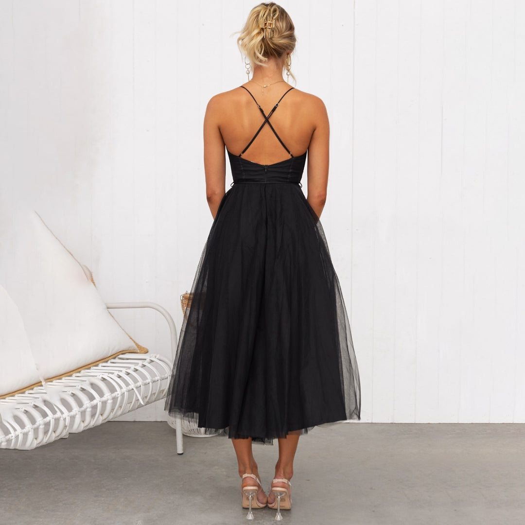 Raffinato abito midi da donna elegante con scollo a cuore, ideale per abiti da cerimonia e serate.