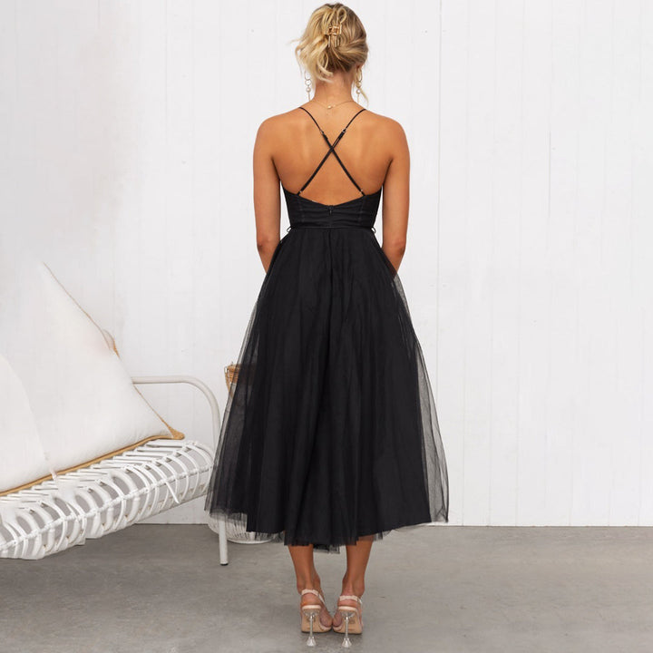 Raffinato abito midi da donna elegante con scollo a cuore, ideale per abiti da cerimonia e serate.