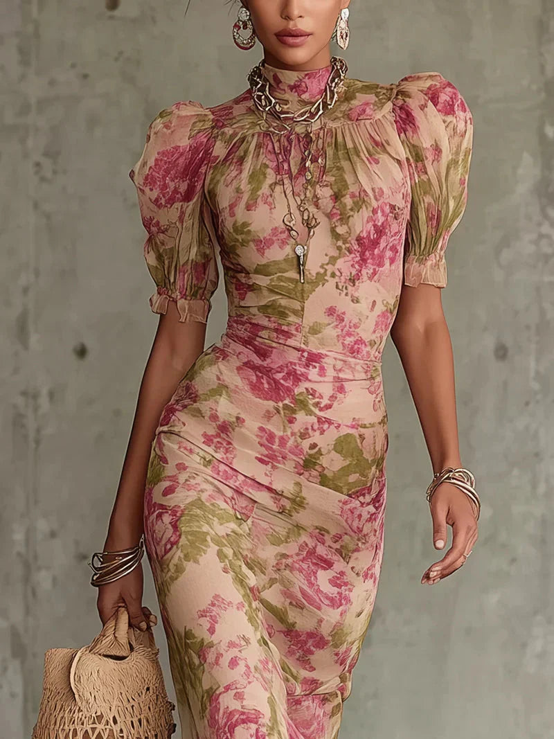 Abito floreale donna elegante con maniche a palloncino e drappeggio, perfetto per cerimonie e matrimoni.