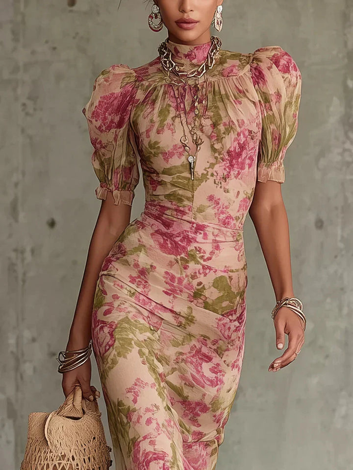 Abito floreale donna elegante con maniche a palloncino e drappeggio, perfetto per cerimonie e matrimoni.