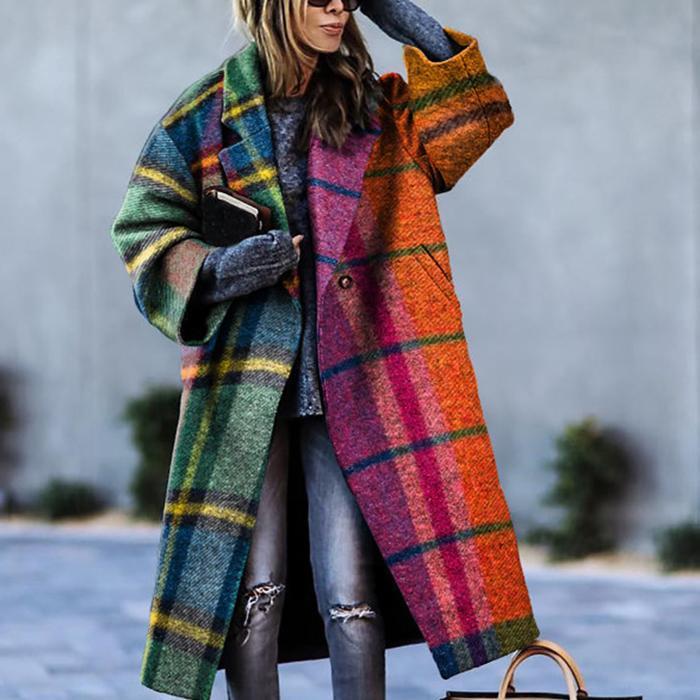 Cappotto donna slim fit autunnale con collo a lancia, ideale per un look elegante e raffinato.