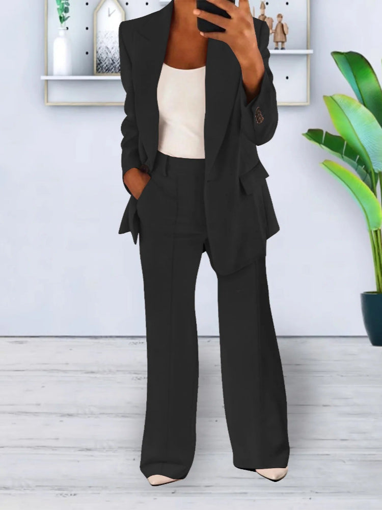 Moda donna: completo giacca e pantaloni, ideale per un tailleur versatile ed elegante in ogni stagione.