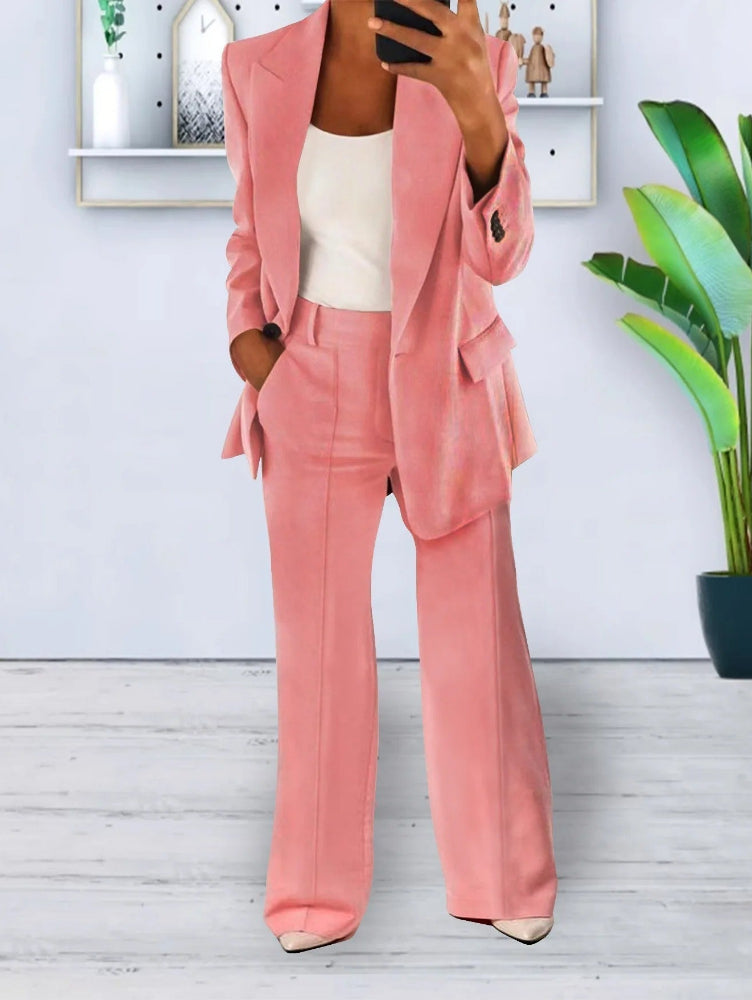 Completo versatile giacca e pantaloni donna, elegante e casual-chic, ideale per la moda professionale.