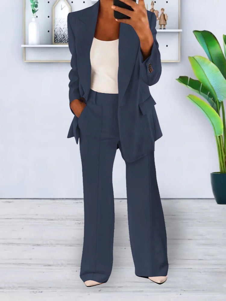 Giacca e pantalone donna, completo elegante e professionale, look raffinato per l'ufficio o serate.