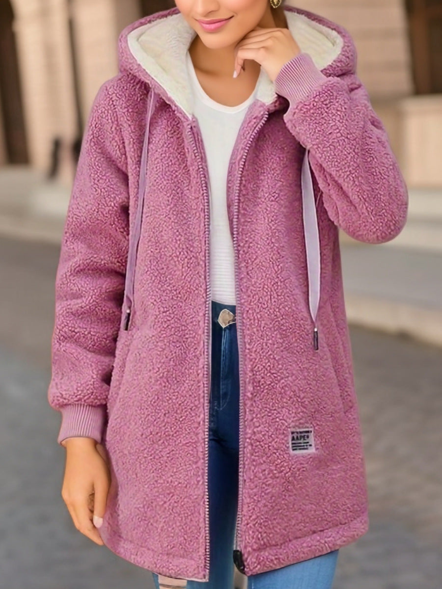 Giacca donna in pile con cappuccio per inverno, calda e pratica. Ideale per abbigliamento invernale femminile.