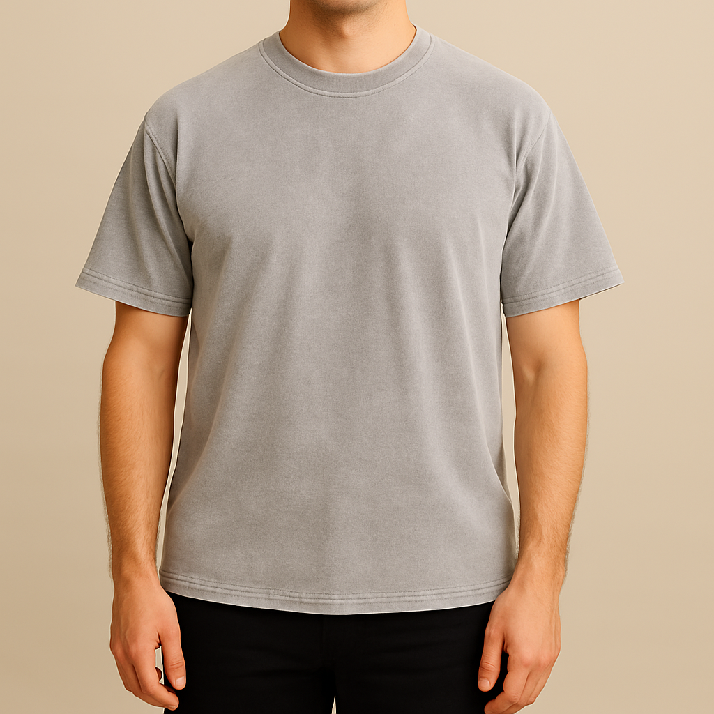 Maglietta uomo comoda, maniche corte, stile casual. T-shirt girocollo vintage per abbigliamento quotidiano estivo.