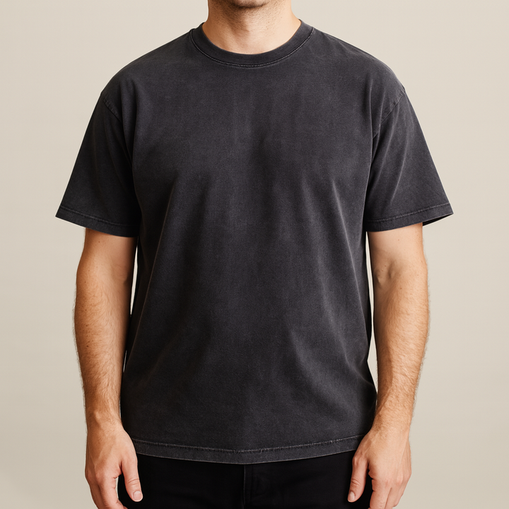 Maglietta uomo vintage casual, girocollo, maniche corte. Perfetta per uno stile quotidiano comodo e alla moda.