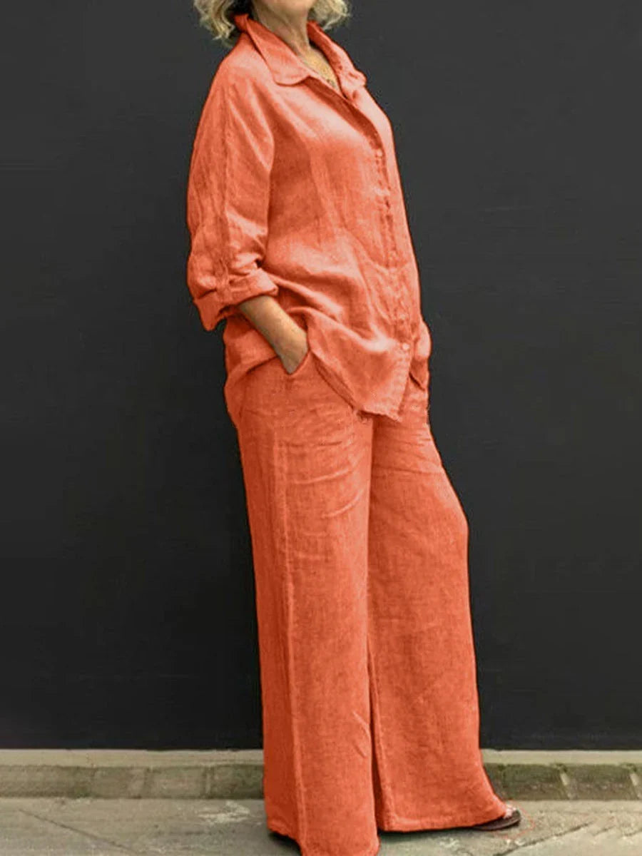 Completo arancione terracotta: camicia e pantaloni larghi, look versatile per vacanze e tempo libero.