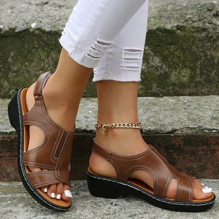 Sandali ortopedici da donna con supporto arco plantare e cinturino caviglia regolabile per comfort estivo.