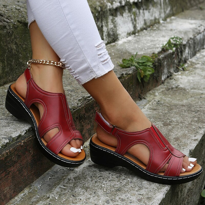 Sandali comfort da donna, con supporto arco avanzato e cinturino caviglia sicuro, per lunghe passeggiate estive.