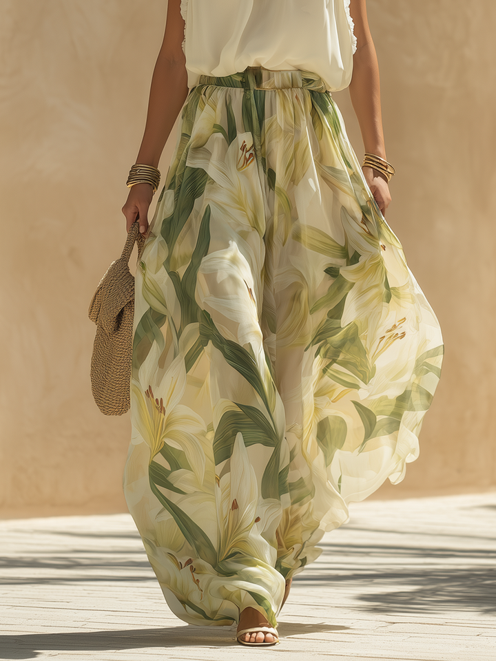 Set completo donna trendy: top V-neck e pantaloni palazzo fluidi con stampa floreale per look chic.
