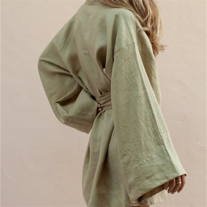 Abbigliamento donna: giacca kimono verde cachi, design aperto per moda casual ed elegante.