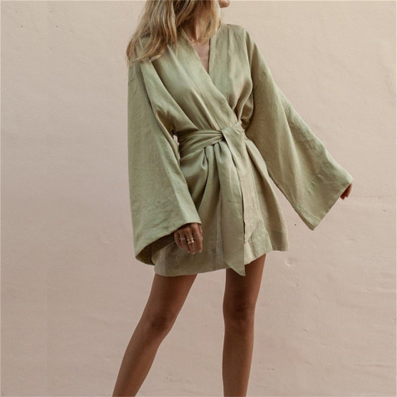 Giacca kimono donna verde cachi per un look versatile. Maniche tre quarti, perfetta per il comfort quotidiano.