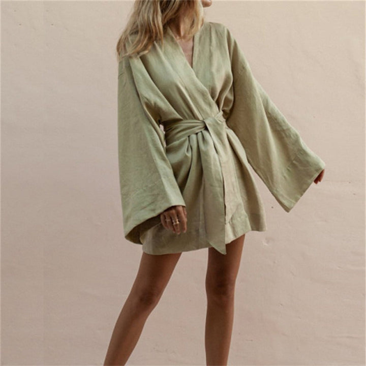 Giacca kimono donna verde cachi per un look versatile. Maniche tre quarti, perfetta per il comfort quotidiano.