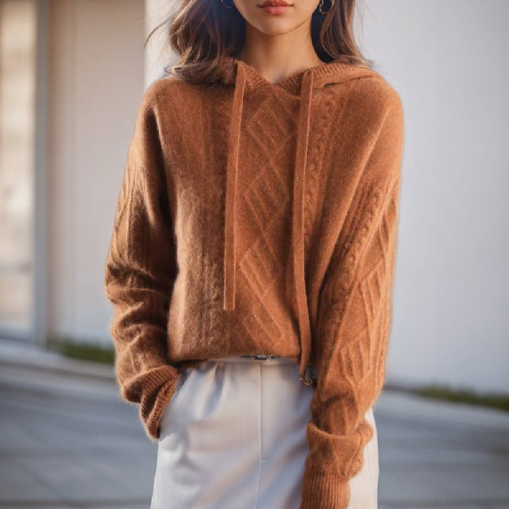 Felpa con cappuccio donna in maglia a treccia, stile versatile per moda femminile casual e comfort quotidiano.