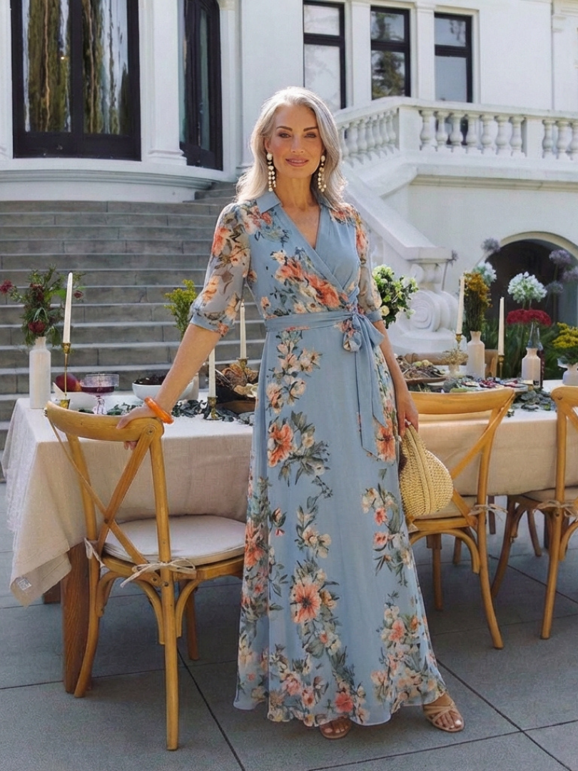Abito floreale fluido da donna, maxi lunghezza, con scollo a V incrociato, per un'eleganza senza sforzo.