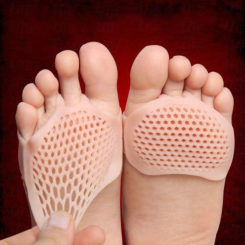 Comode scarpe da ballo donna nere con tacco basso, flessibili e leggere per ogni performance di danza.