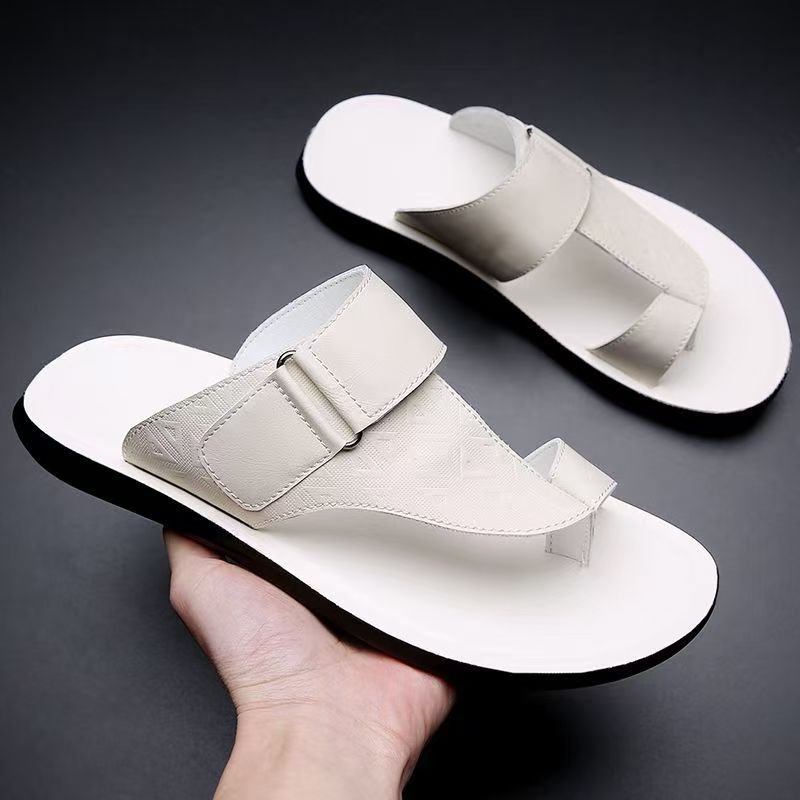 Sandali uomo con suola ammortizzata e plantare ergonomico, ideali per lunghe passeggiate estive. Comfort assoluto.