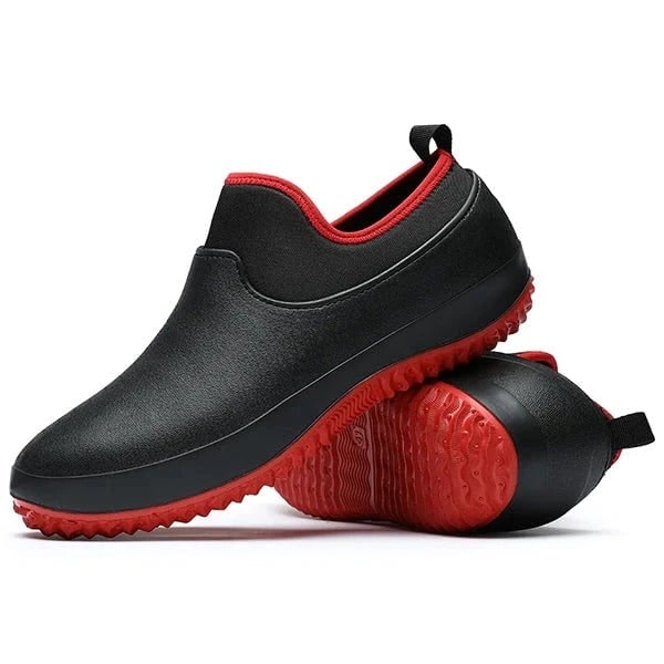 Scarpe da giardinaggio uomo impermeabili e antiscivolo, ideali per lavorare in prato e giardino.