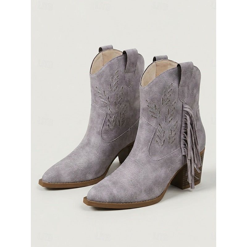 Stivaletti western donna con nappe, punta affusolata e tacco largo per outfit di tendenza.