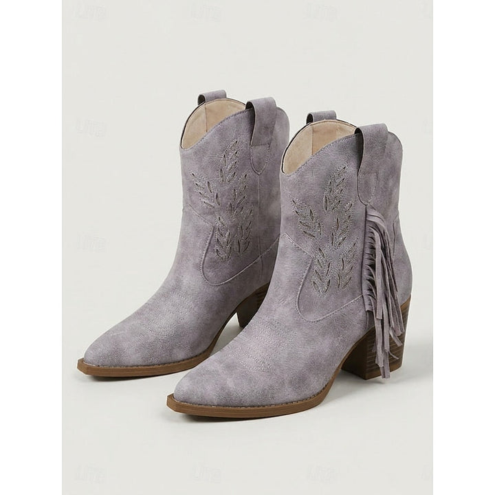 Stivaletti western donna con nappe, punta affusolata e tacco largo per outfit di tendenza.