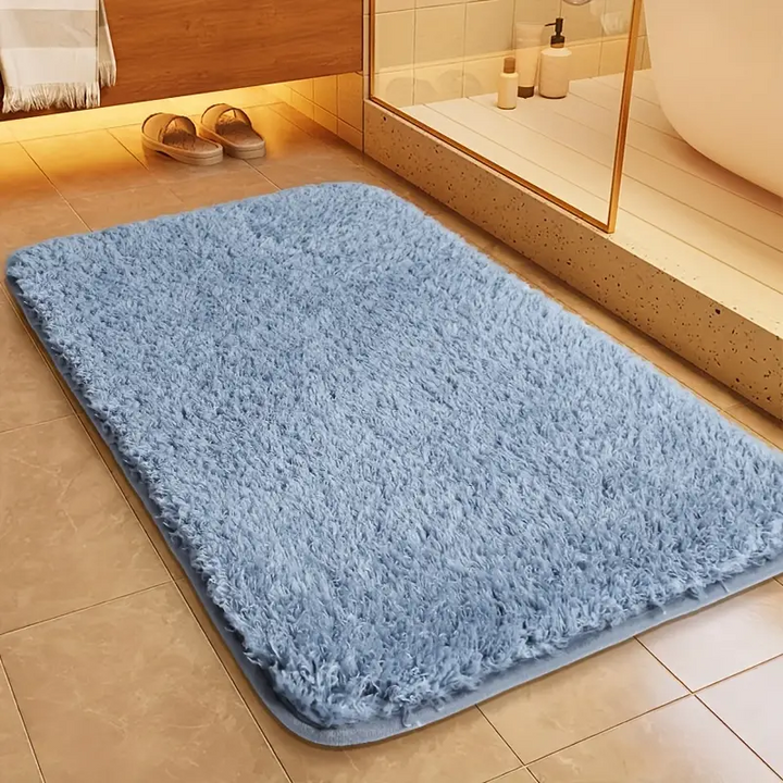 Morbido tappetino bagno assorbente con fondo antiscivolo. Perfetto accessorio per un bagno design elegante e sicuro.