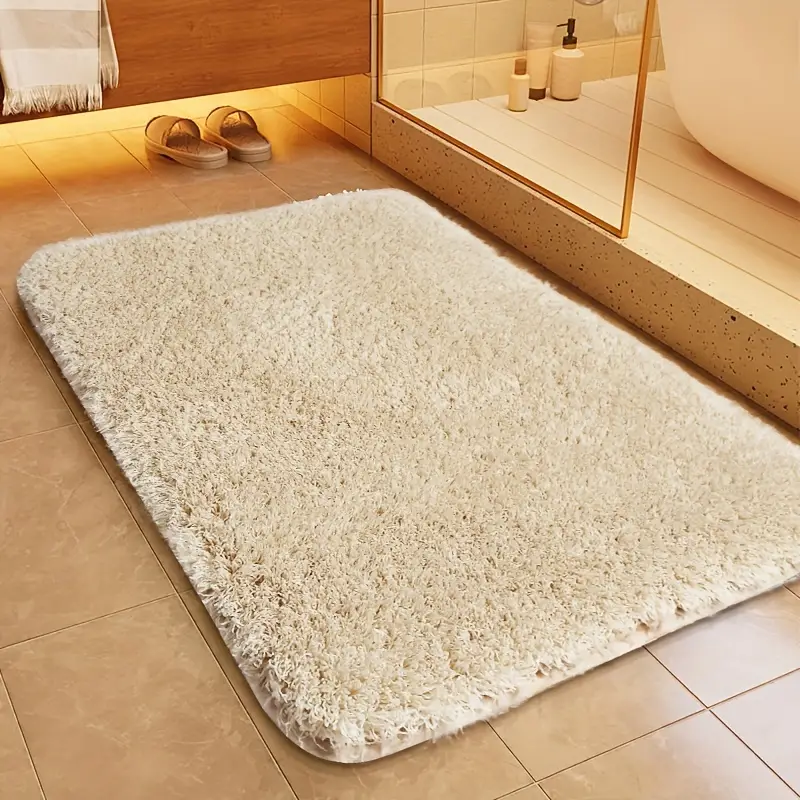 Tappeto bagno antiscivolo in microfibra, garantisce presa e morbidezza sotto i piedi. Essenziale per la sicurezza.