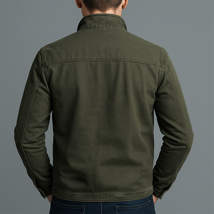 Giacca uomo verde in cotone, stile vintage casual con zip. Versatile per outfit quotidiani e moda maschile.