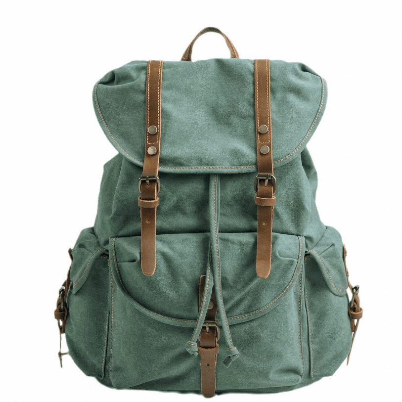 Zaino robusto in tela militare in contesto avventura. Ideale per escursioni e viaggi, con ampio spazio interno.
