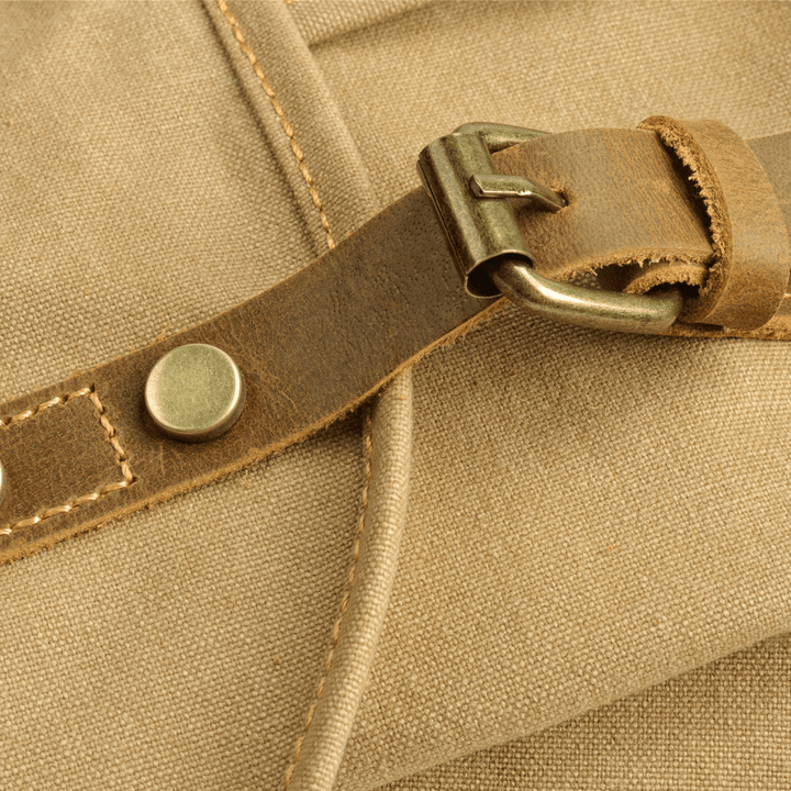 Zaino unisex in tela robusta, stile militare. Versatile per avventure, viaggio, trekking e uso quotidiano. Durevole.