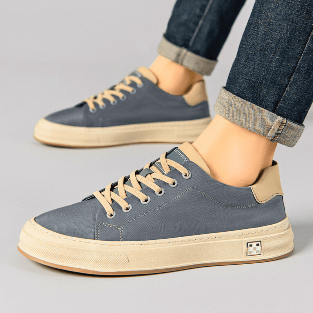 Scarpe uomo basse ammortizzate, offrono un supporto superiore e leggerezza per camminate e attività casual.