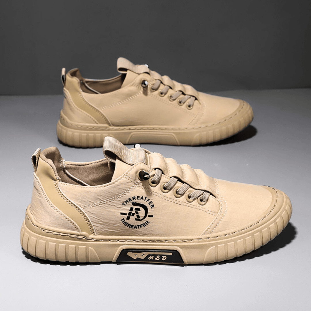 Scarpe uomo casual, leggere e trendy, con suola spessa che offre comfort eccezionale per lo stile urbano quotidiano.