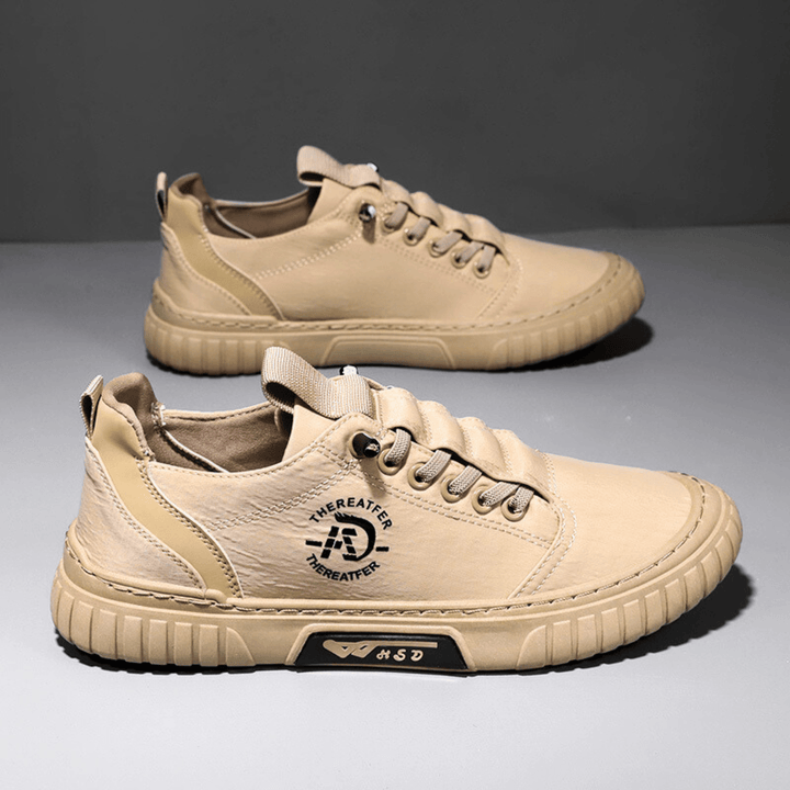 Scarpe uomo casual, leggere e trendy, con suola spessa che offre comfort eccezionale per lo stile urbano quotidiano.