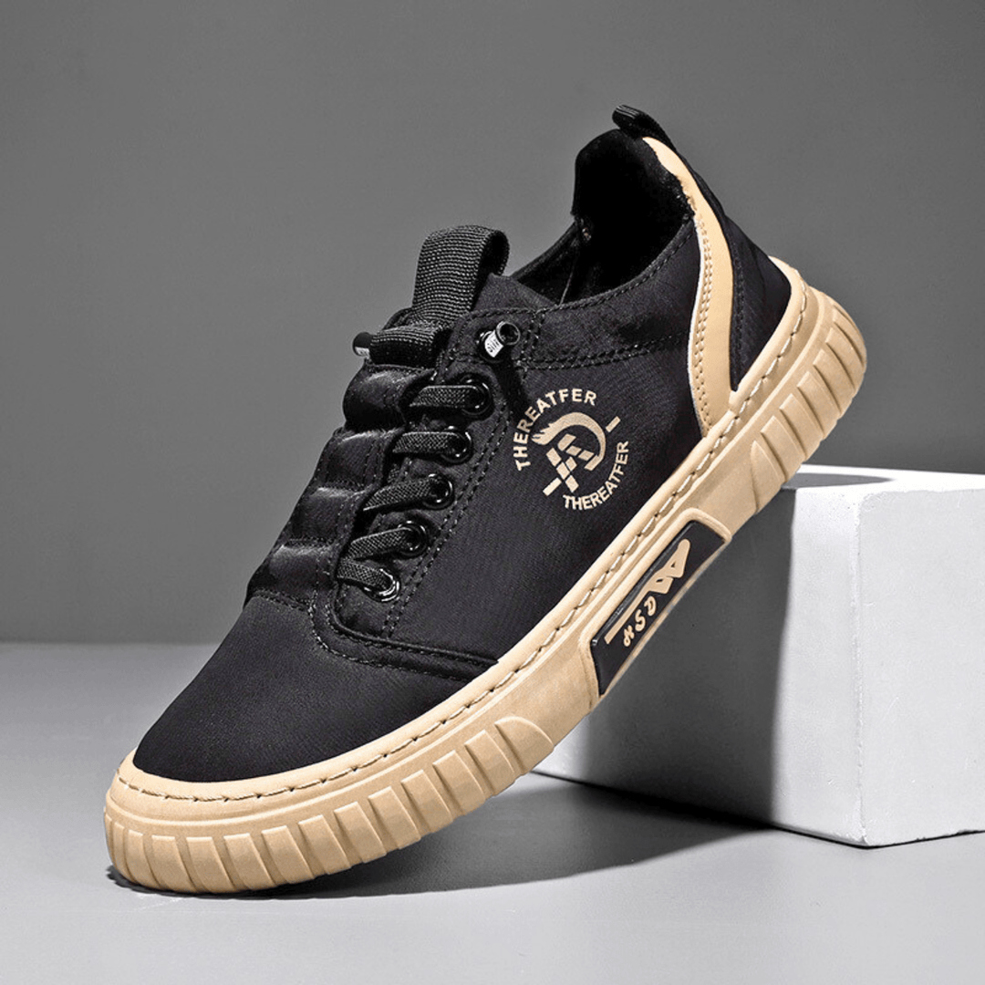 Sneakers uomo casual leggere e confortevoli, ideali per stile urbano e passeggio quotidiano.
