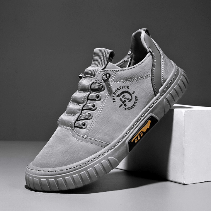 Sneakers uomo eleganti e leggere, massimo comfort per lunghe passeggiate e look casual trendy.