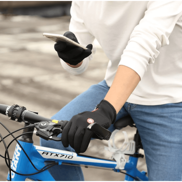 Guanti sportivi invernali con touchscreen e cerniera, termici e antivento, ideali per ciclismo e moto.