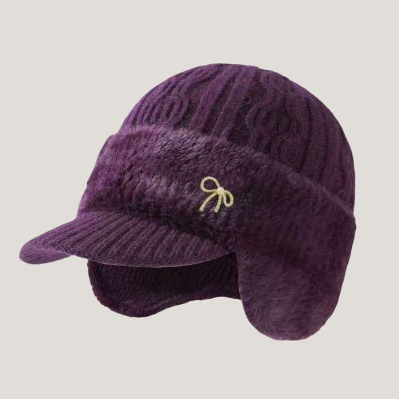 Cappello invernale unisex con visiera e paraorecchie, in maglia spessa per un calore extra.
