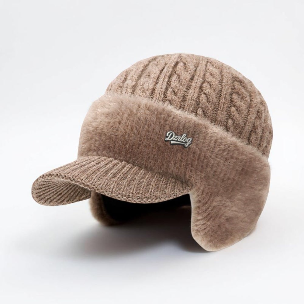 Elegante cappello invernale in maglia a trecce, unisex, con visiera e paraorecchie integrati.